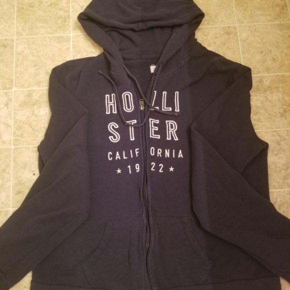 Navy blue Hollister sweater - Picture 1 of 3